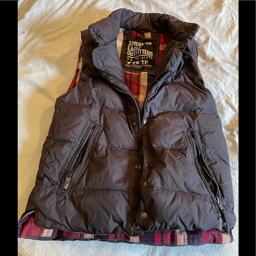 🌼 3/$18. American Eagle outfitters down vest size XS